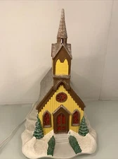 VTG 1975 Byron Molds Musical Lighted Ceramic Church plays O Come All Ye Faithful