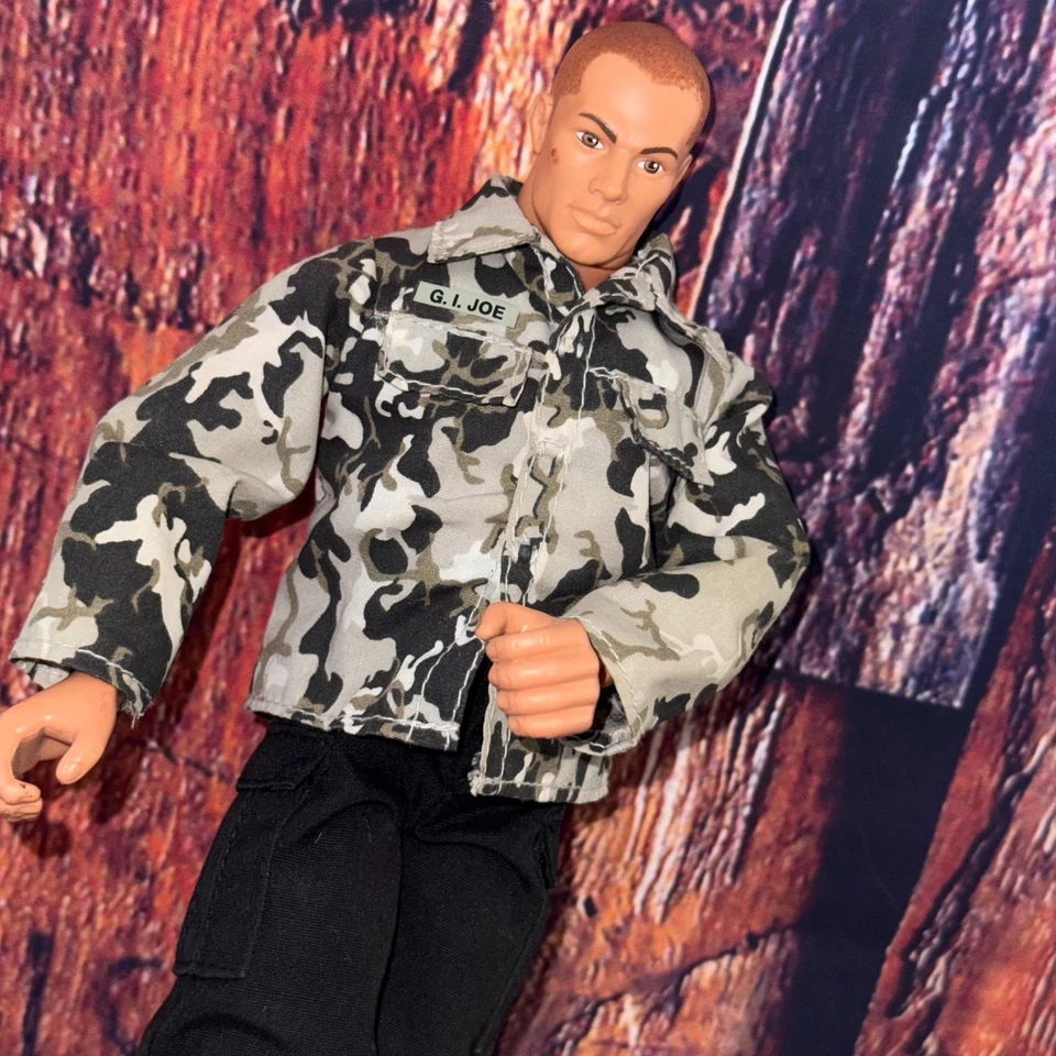 Boneco de ação vintage GI Joe escala 1:6 com roupa calça preta camuflada cinza - Imagem 4 de 4