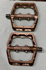 WOLF TOOTH COMPONENTS WAVEFORM FLAT PEDALS | LARGE | ESPRESSO