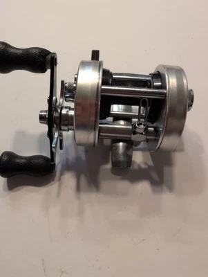 200 baitcasting reel Daiwa CLSVTW150HL-B Coastal SV TW 150 the Beast 200 LP forellen-stationarrollen Abu Garcia VDTIIC73-6 Vendetta Reel Handle Position:Right