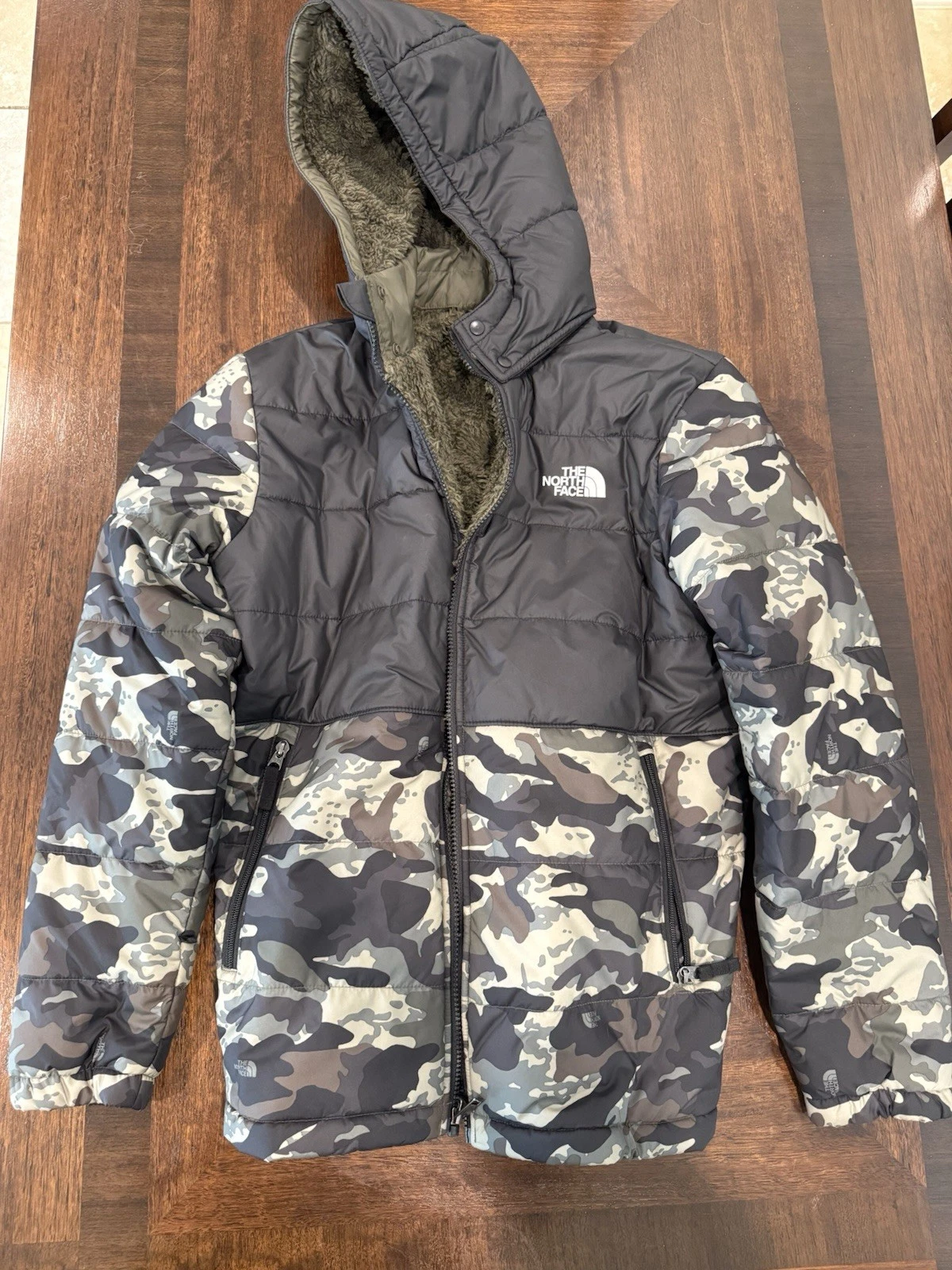 The North Face Boys Jacket XXL (18/20) Green Embroidered Camouflage READ