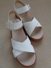 Image of CLARKS 'ORINOCO STRAP' BRAND NEW WHITE LEATHER STRAPPY SANDALS - SIZE 6