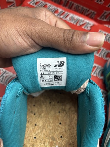 Size 8.5 - New Balance Salehe Bembury x 2002R Water Be The Guide(EUR) 42 - Picture 6 of 6