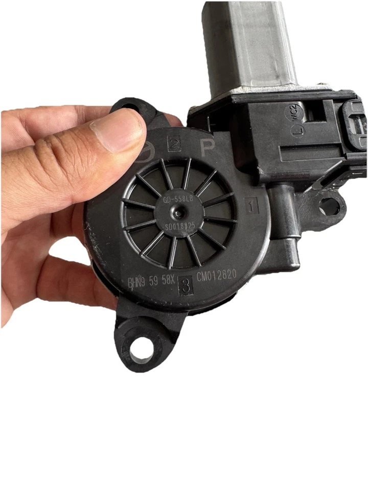 Motor de ventana de puerta delantera izquierda Mazda CX-5 2017-2021 BHN95958X OEM Foto 3 de 4