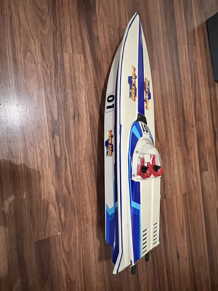 Traxxas nitro vee Boat Vintage  - Image 2 of 4