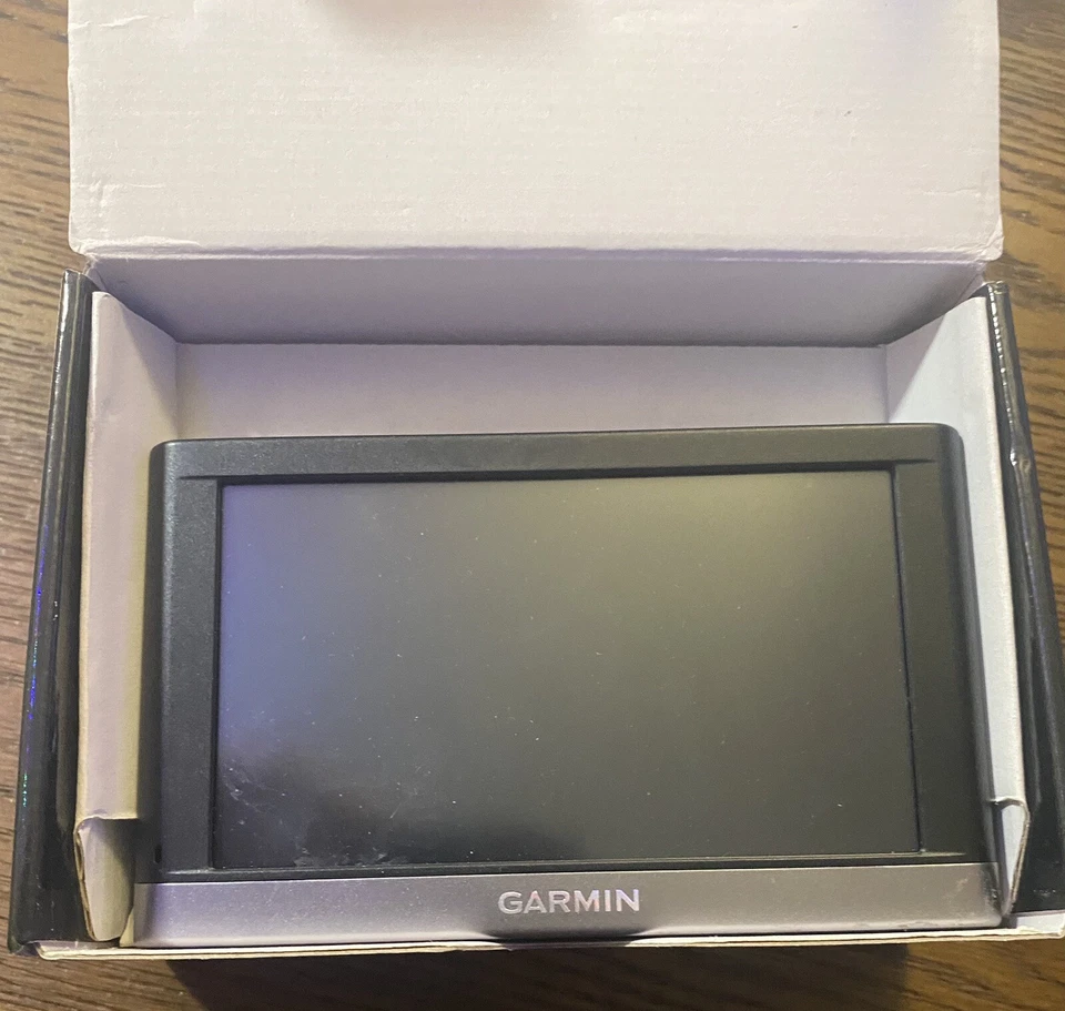 NOB Garmin Nuvi 2558 LMTHD Automotive GPS Bundle Free Shipping - Image 2 of 4