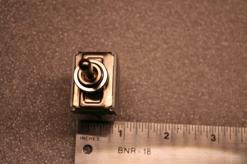 Interruptor de palanca NTE 54-361 APEM, DPDT, ENCENDIDO-APAGADO-ENCENDIDO, terminal de pala/tornillo/soldadura 15A Foto 3 de 4