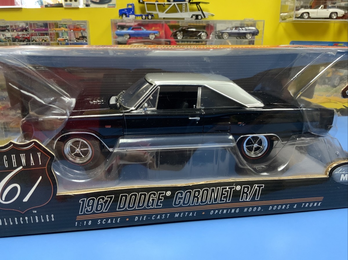 ミニカー Highway61 1967 Dodge Coronet R/T 1:18 1967 Dodge Coronet R/T, Gold/Black 1:18 Diecast Model Car by