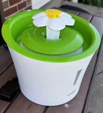 Catit Drinking Fountain Cat Flower Fountain 3L Model 43742   120V New Open Box