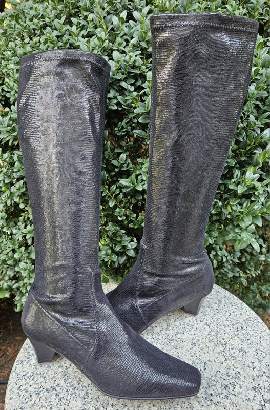 Donald Pliner Stretch Distressed Black Pull Up Boots  Size : 8M