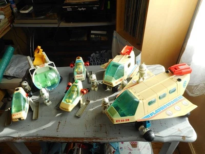 gros lot Vintage Playmobil - PlaymoSpace (1980) -  en bon etat non complet - Photo 1/4