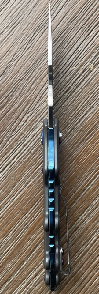 Bonita columna y mango enchapados en titanio azul, carpeta clásica M390. Bonito regalo! Foto 4 de 4