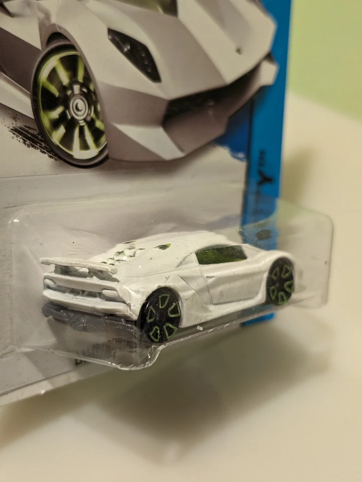 Hot Wheels 2014 Lamborghini Sesto Elemento - White & Green - Error — 第 4/4 张图片