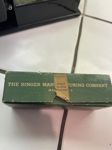 1947 Singer 221 Featherweight Sewing Machine - Afbeelding 15 van 24