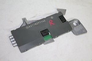 Mercedes E-Klasse W211 Steuergerät Antennenverstärker Verstärker re 2118271142