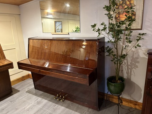 High Gloss 3 Pedal Zender Piano. Free π Beautiful Piano - Picture 4 of 11