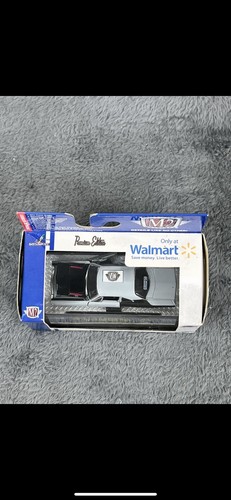 M2 Mopar Garage 1969 Plymouth Roadrunner Hemi WMTS02 Walmart Exclusive - Picture 5 of 9