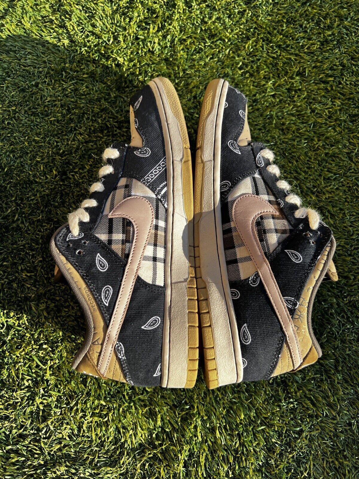 Nikesb Dunk Low X Travis Scott Cactus Jack at Rs 3300/pair, New Delhi