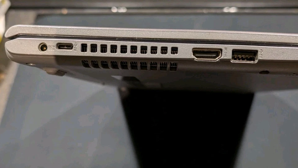 Laptop ASUS P1512CE 15,6" FHD 256GB Nvme Intel Core i5-1135G7 12GB RAM - Immagine 3 di 4