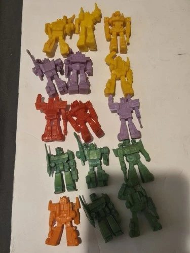 16 vintage Transformers G1 Decoy mini-figures,