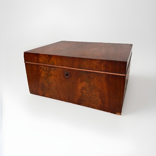 Antike Holzschatulle Mahagoni furniert rechteckig – ca. 19. Jh.