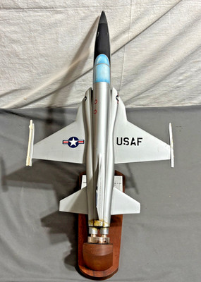 1973 18'' desk model USAF TIGER II F-5E Fighter Jet for JAMES ALLEN V.P. Northrup