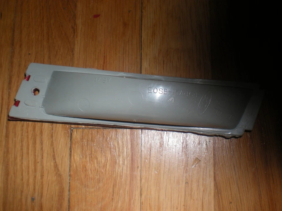 LÂMPADA MARCADORA LATERAL TRASEIRA FORD THUNDERBIRD 1981 1982 NOVA NA CAIXA - Imagem 2 de 2