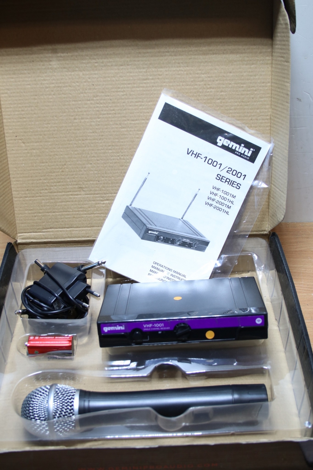 Micro sans fil Gemini VHF-1001M à haute sensibilité fréquence 186.6 Mhz