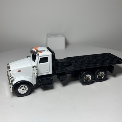 Ertl 1/64 1:64 Collect N Play Peterbilt flatbed Truck