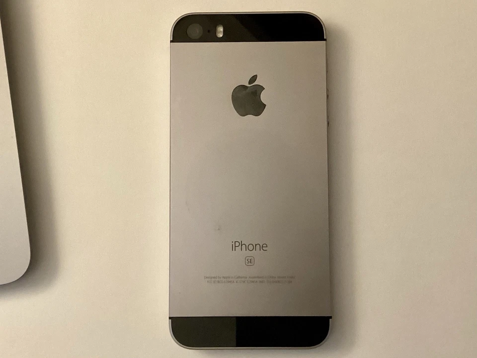 Apple iPhone SE 1ª Generación 64 GB Desbloqueado Gris espacial - Buen Estado Foto 3 de 4