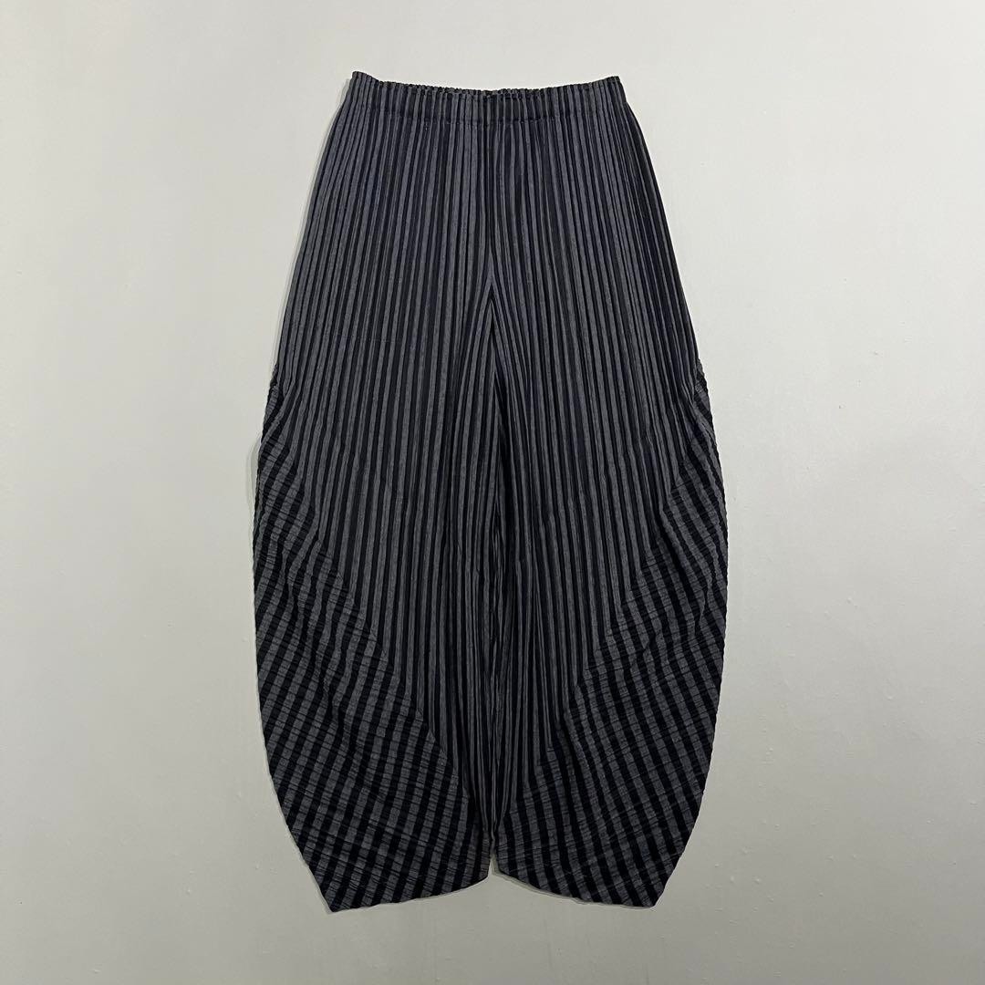 ISSEY MIYAKE] ISSEY MIYAKE PLEATS PLEASE stripe easy balloon pants