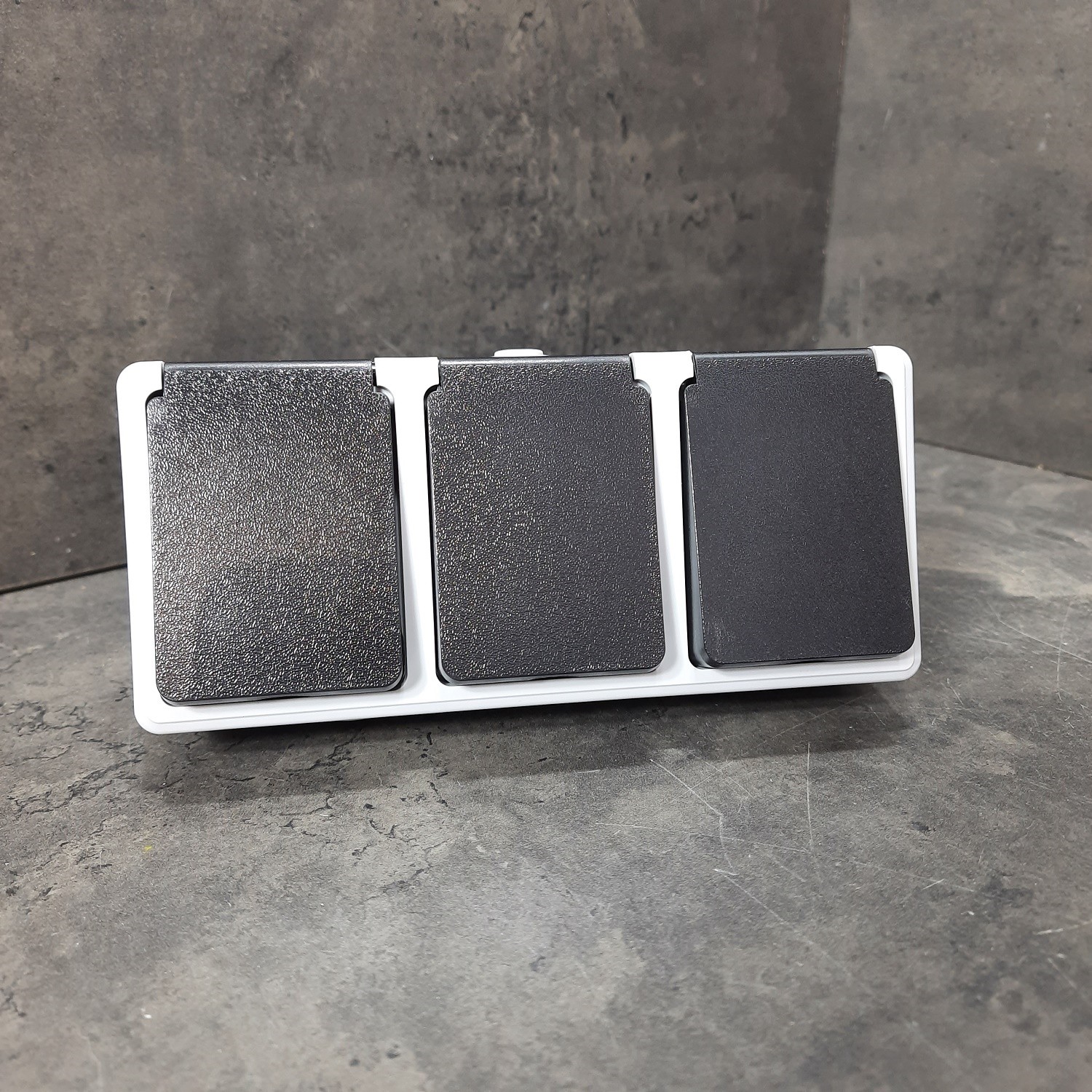 Ett Grau - Taff Feuchtraum 3-Fach Steckdose Ip44 Aufputz Dreifachsteckdose Horizontal - Bild 2