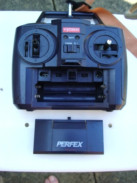 VINTAGE KYOSHO PERFEX RC TRANSMITTER, 27Mhz, 2 CHANNEL, WITH INSTRUCTION MANUAL - Image 3 of 4