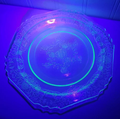 Uranium Depression Glass Hazel-Atlas Florentine pat. 6" bread plate