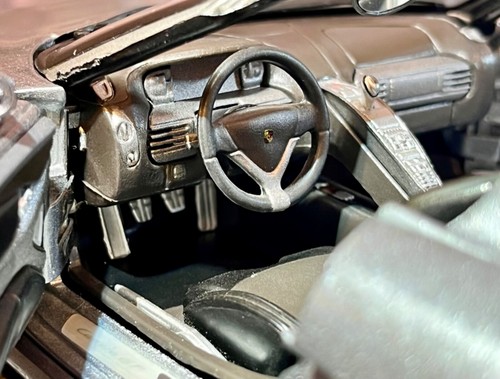 Porsche Carrera GT Cabrio 1:18 Maisto gris metálico - excelente estado - Imagen 14 de 23