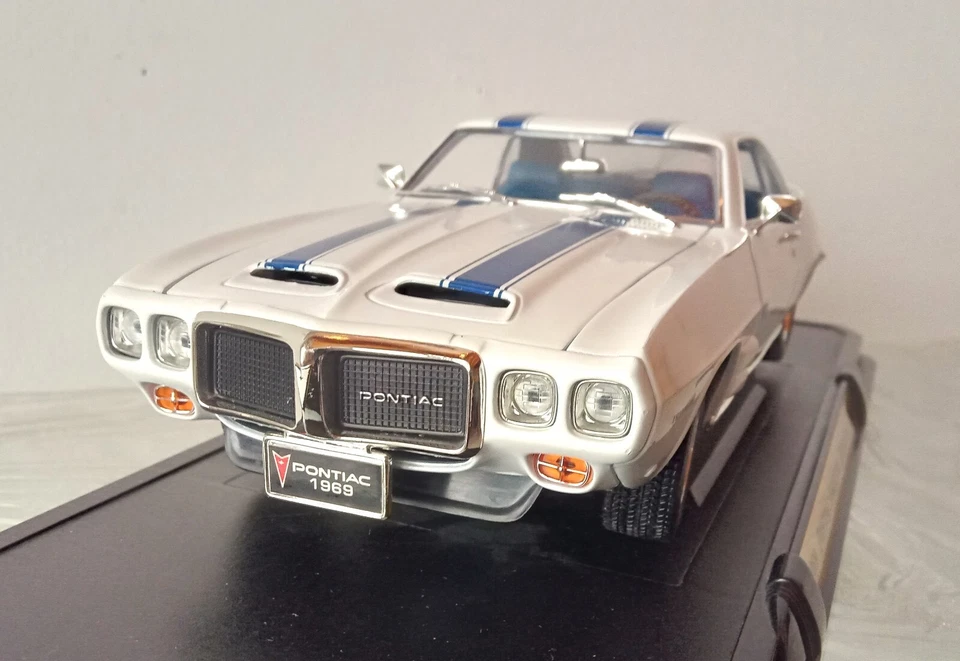 PONTIAC FIREBIRD TRANS AM 1969 - Road Signature 1:18 De Luxe Edition - art.92368 - Immagine 4 di 4