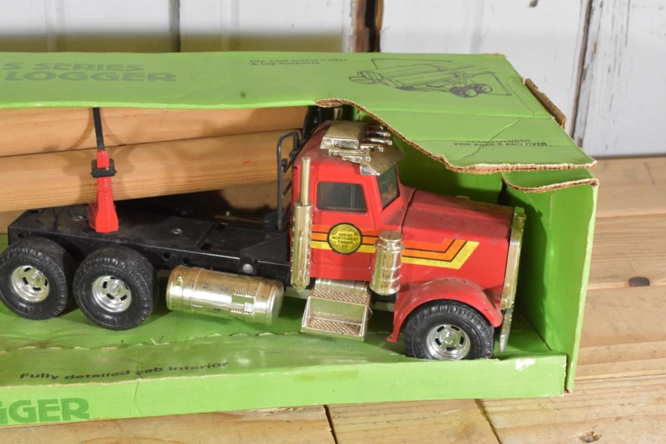 VINTAGE ERTL HEAVY DUTY LOGGER PETERBILT SEMI INTERNATIONAL S SERIES MISPRINT - Image 2 of 4