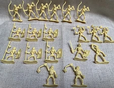 Little Yellow Army Men Lot of 19 Builder Battling Skeleton Toysmith 1673-p1 2”