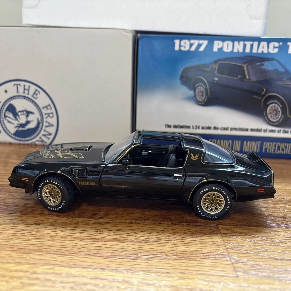 Franklin Mint 1:24 1977 Pontiac Firebird Trans Am - Image 2 of 4