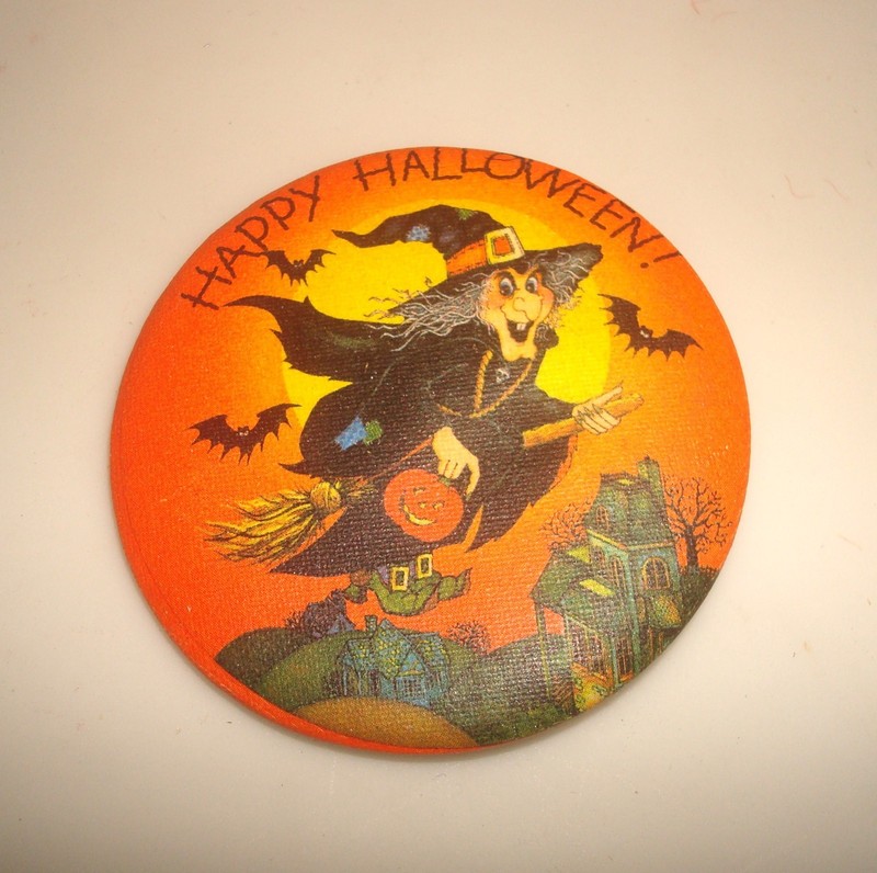 VINTAGE Hallmark HAPPY HALLOWEEN Witch Pin BUTTON 70's *Excellent