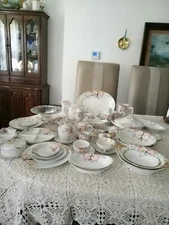 NORITAKE CHINA  AZALEA 159 PIECE 12 PLACE SETTING GOLD TRIMMED 