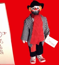 HERITAGE MUSICAL CLOWN PORCELAIN PLAYS RAINDROPS KEEP FALLING ON MY HEAD 15"