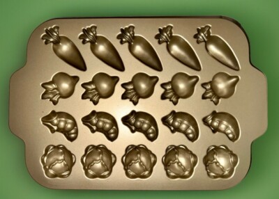 Nordic Ware Garden Patch Cakelets Mini Cakes Easter Candy Carrots Peas Cabbage