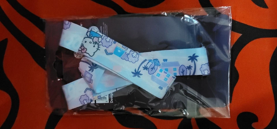 HELLO KITTY® LANYARD AND PIN SET (2022 CON EXCLUSIVE) ONLY 500 MADE! funko anime - Image 3 of 4