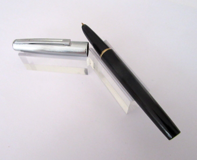 Stylo Plume Waterman Vintage Années 60 En Résine Noire Avec Plume En Or - Occasion Avec Traces D'usage