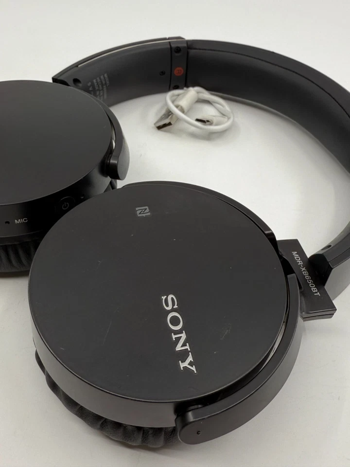 Sony MDR-XB650BT Black Extra Bass Wireless Bluetooth Stereo Headset with Cable - Image 3 of 4