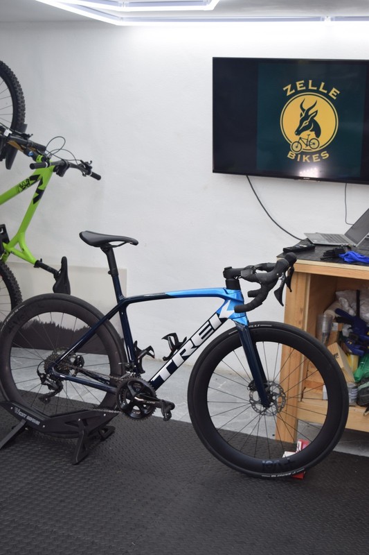 Trek Émonda SL 5 Carbon Road Bike | Vel Carbon Wheels | Fresh Service | 52/54cm