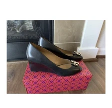 New in box Tory Burch Claire 65mm Calf Leather Open Toe Wedges