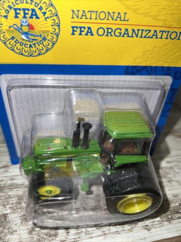 Trattore John Deere 4850 scala 1/64 con cabina FFA organizzazione Ertl pressofuso - Foto 4 di 6