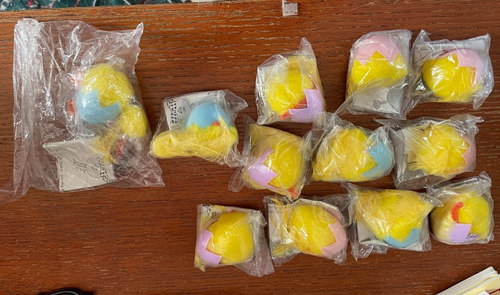 Easter Egg Decorating Arts & Craft NEW 12 fuzzy chicks hatching from egg - new